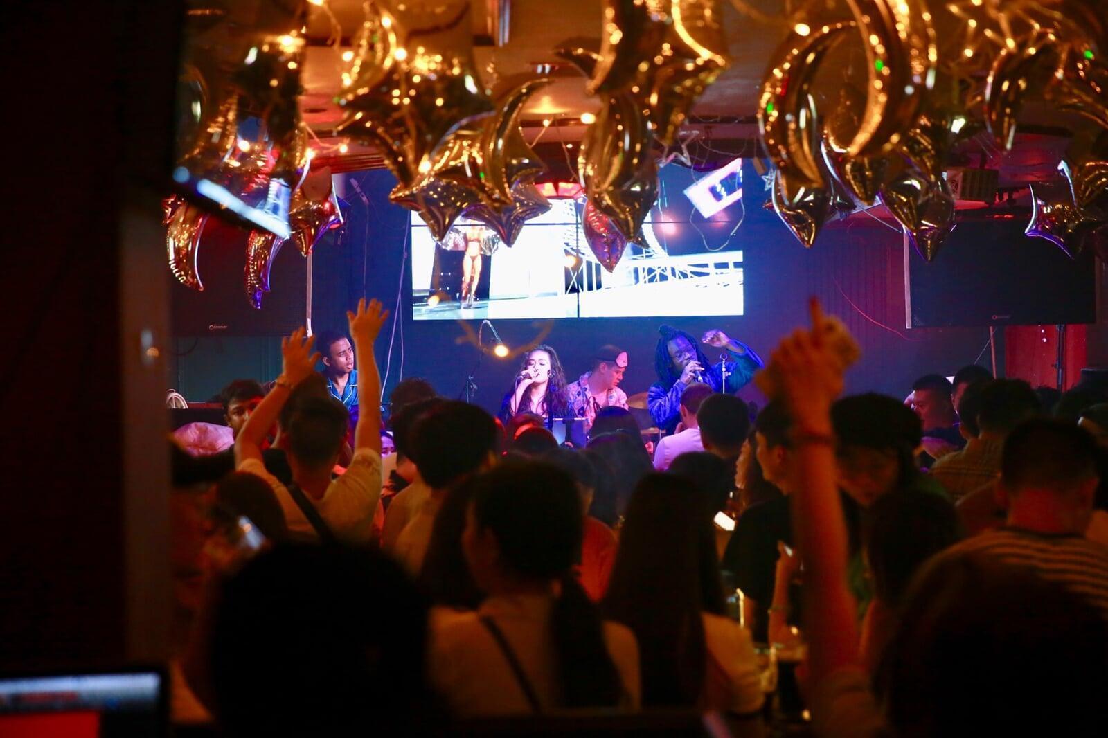 Hooley’s Irish Pub & Bar
